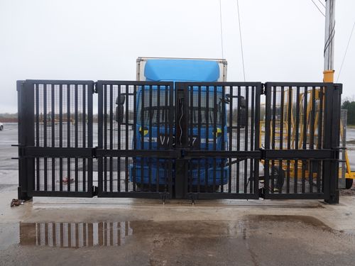 IWA14 & LPS1175 HVM Terra Bi-fold Gate
